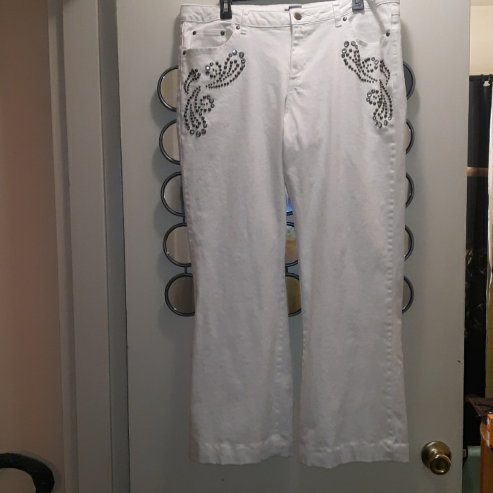 🌺KENAR STUDDED Jeans
